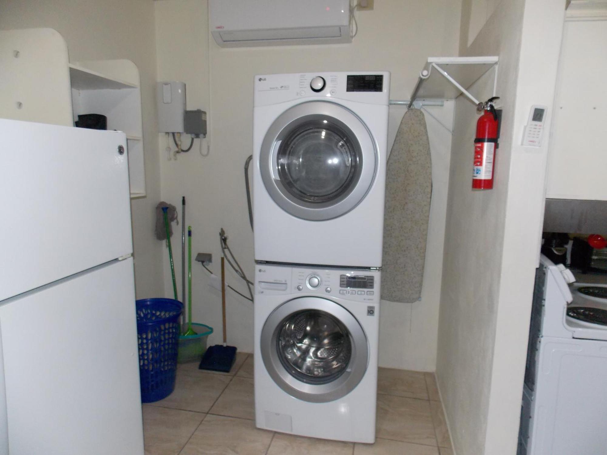 Stewart Apt- Trincity, Airport, Washer, Dryer, Office, Cable , Wifi Phòng bức ảnh