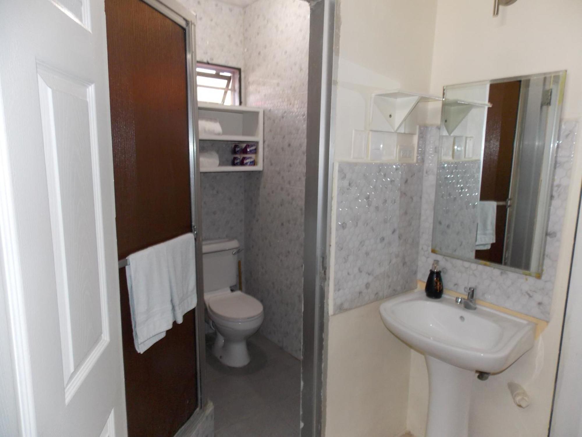 Stewart Apt- Trincity, Airport, Washer, Dryer, Office, Cable , Wifi Phòng bức ảnh